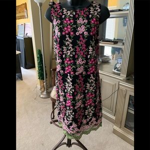 Tahari embroidered shift dress size 8